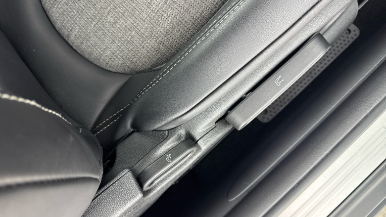 MINI Hatchback 135kW Cooper S Level 2 33kWh 3dr Auto Electric Hatchback